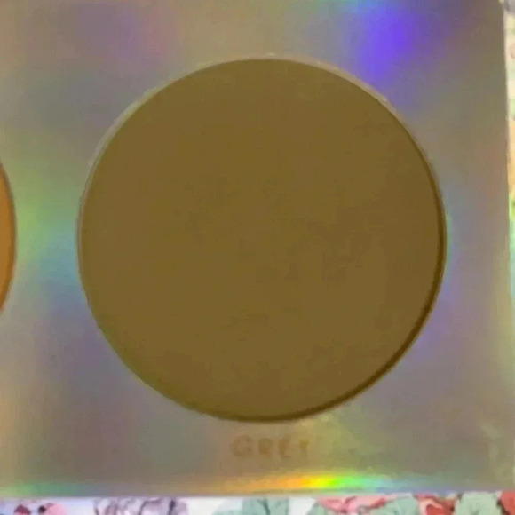 Contour Pallet of 3 Different Shades - Picture 6 of 6